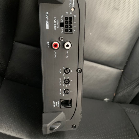 12 inch Alpine Subwoofer WITH Alpine Amplifier - Picture 5 of 6